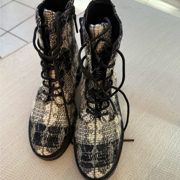 New Tory Burch MILLER Lug Sole Tweed Leather 50 mm Bootie Combat Boots Size 5 - Picture 3 of 5